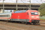 br-101/898171/br-101-084-2-d-db-bei-der BR 101 084-2 D-DB bei der Einfahrt HH-Harburg als (IC 2310/2313 K�ln Hbf -> Westerland(Sylt)/Dageb�ll Mole).   9.Oktober 2025