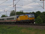 european-locomotive-leasing-ell-3/890403/br-193-949-als-ic-143 BR 193 949 als (IC 143 Amsterdam Centraal -> Berlin Gesundbrunnen) durch Dedensen-G�mmer Richtung Hannover. 17.Mai 2025