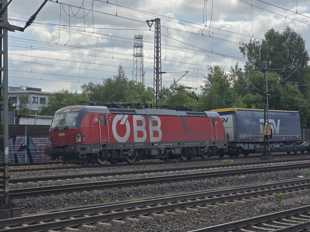BR 1293 025 BB mit Kurzen GZ bei der Durchfahrt HH-Harburg. 19.06.2025