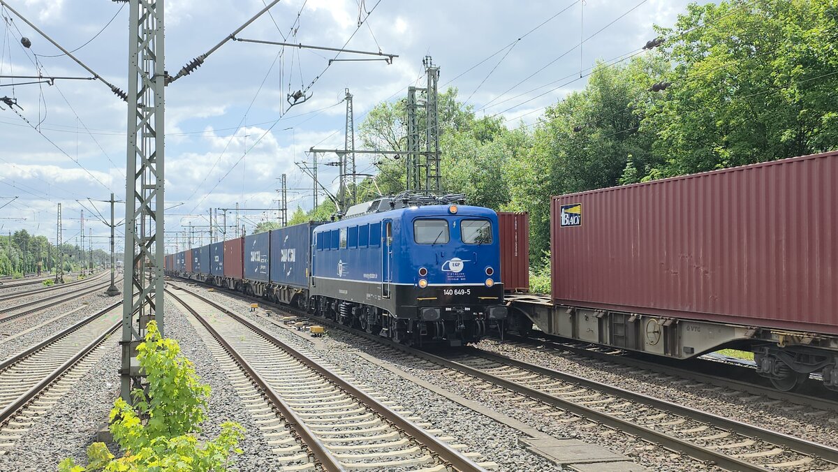 BR 140 649-5 EGP mit Container bei der Durchfahrt HH-Harburg. 19.06.2025