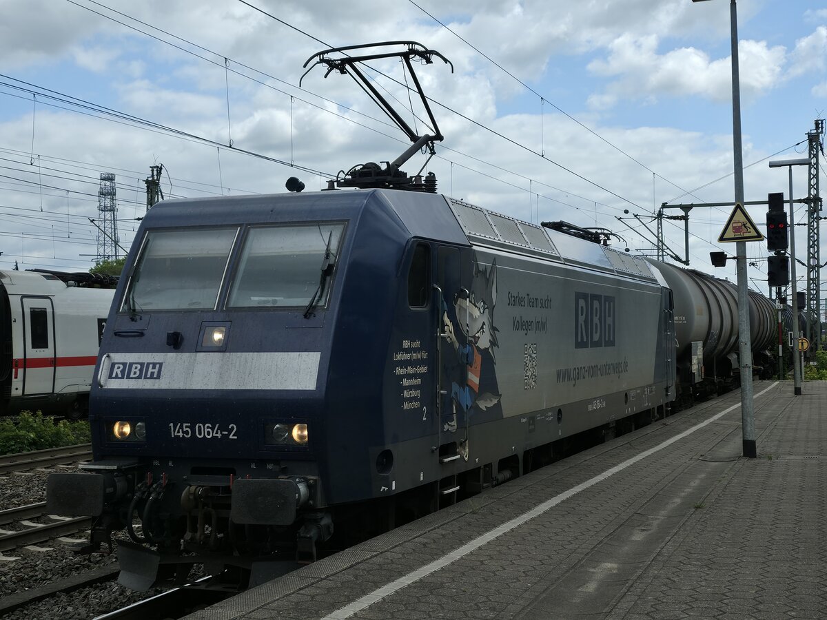 BR 145 064-2 RBH mit Kesselzug bei der Durchfahrt HH-Harburg. 19.06.2025