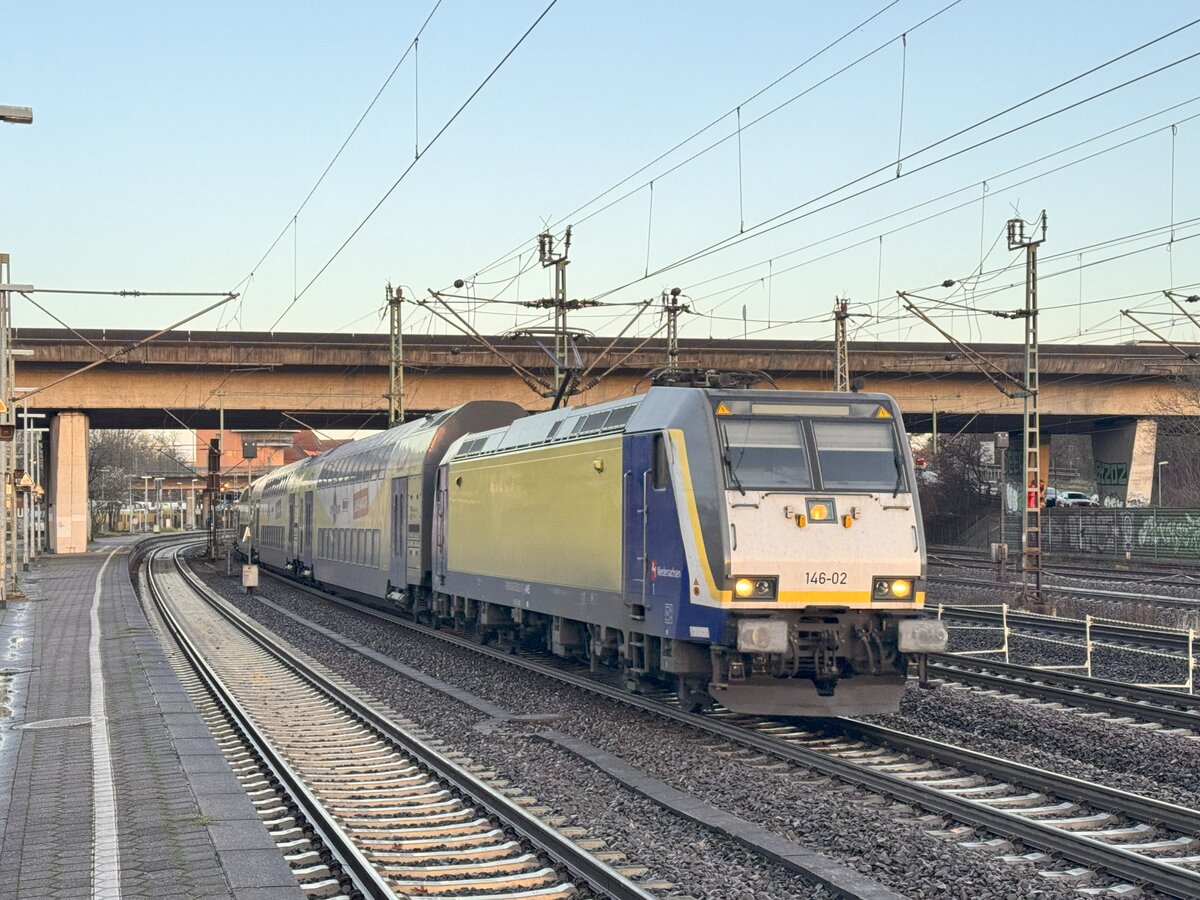 BR 146 502 (146-02) als (RE 3 / ME 82115 Hamburg Hbf -> Hannover Hbf) bei der Ausfahrt HH-Harburg. 20.Dezember 2024