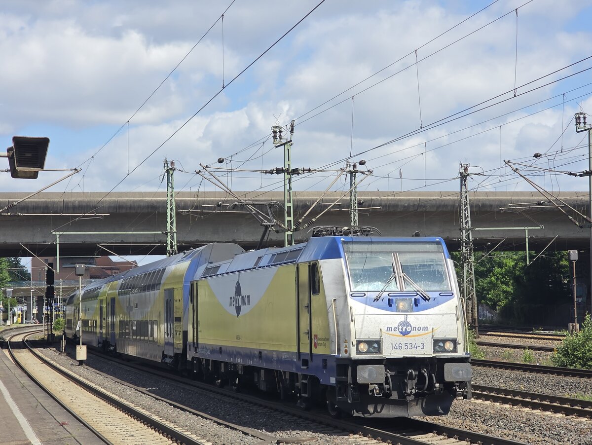 BR 146 534-3 von Metronom als (RB31 / ME81619 Hamburg Hbf -> Lneburg) bei der Ausfahrt HH-Harburg. 19.06.2025
