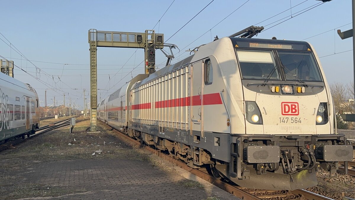 BR 147 564 als (IC 2239 Rostock Hbf -> Leipzig Hbf) bei der Durchfahrt MG-Neustadt. 8.Mrz 2025