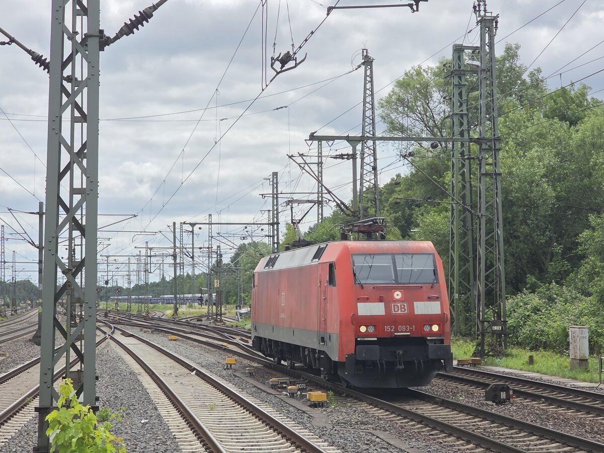 BR 152 093-1 fhrt leer durch den Bahnhof HH-Harburg. 19.06.2025