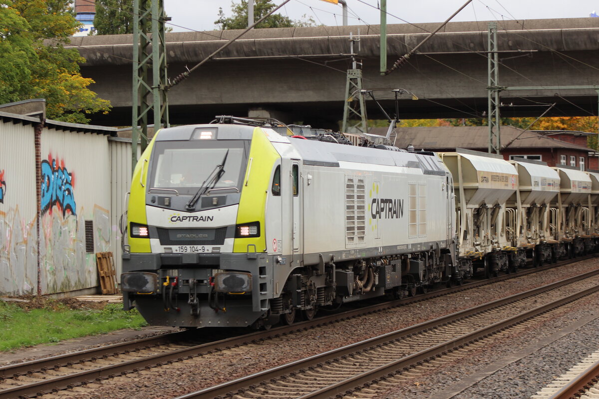 BR 159 104-9 D-ITL von Captrain mit Schotterwagen bei der durchfahrt HH-Harburg Richtung Maschen. 9.Oktober 2025