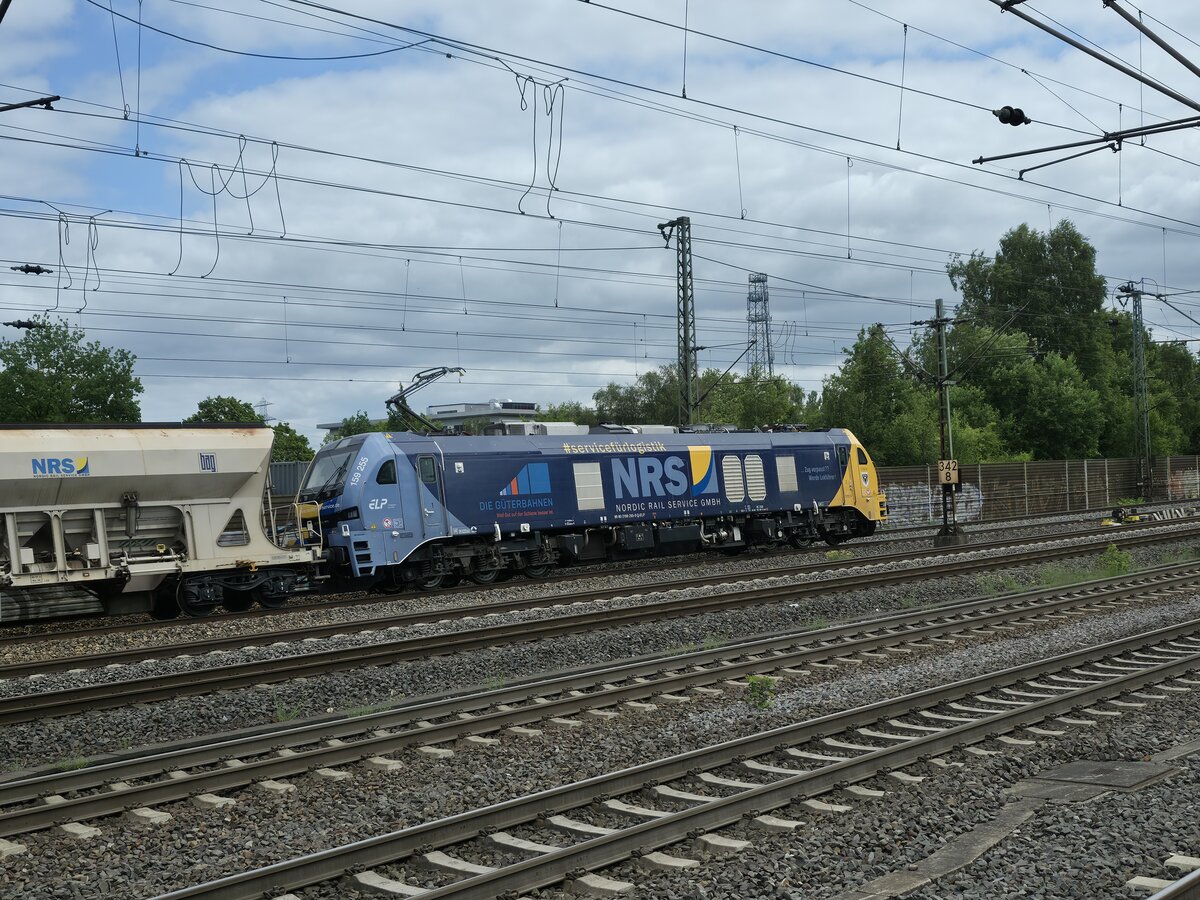 BR 159 255-9 NRS mit Schttgutwagen bei der Durchfahrt HH-Harburg -> Maschen/Buchholz. 19.06.2025