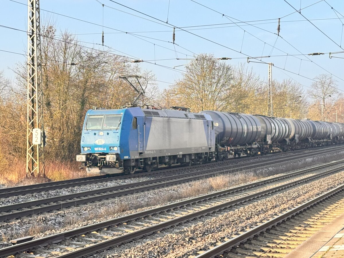 BR 185 524-6 mit Kesseln durch Dedensen-Gmmer Richtung Osten. 1.Februar 2025