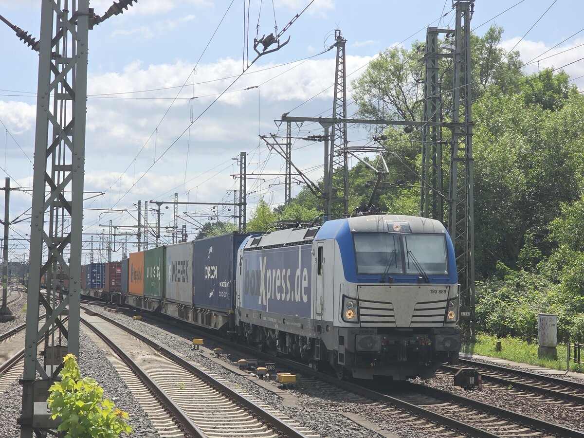 BR 193 880 mit Container bei der Durchfahrt HH-Harburg. 19.06.2025