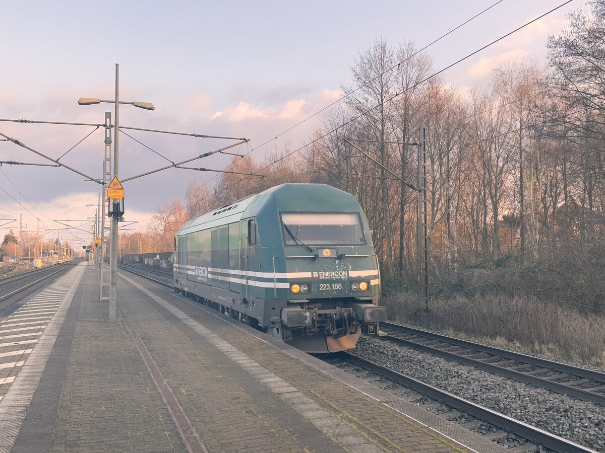 BR 223 156 als Lz durch Dedensen-Gmmer Richtung Westen.  1.Februar 2025