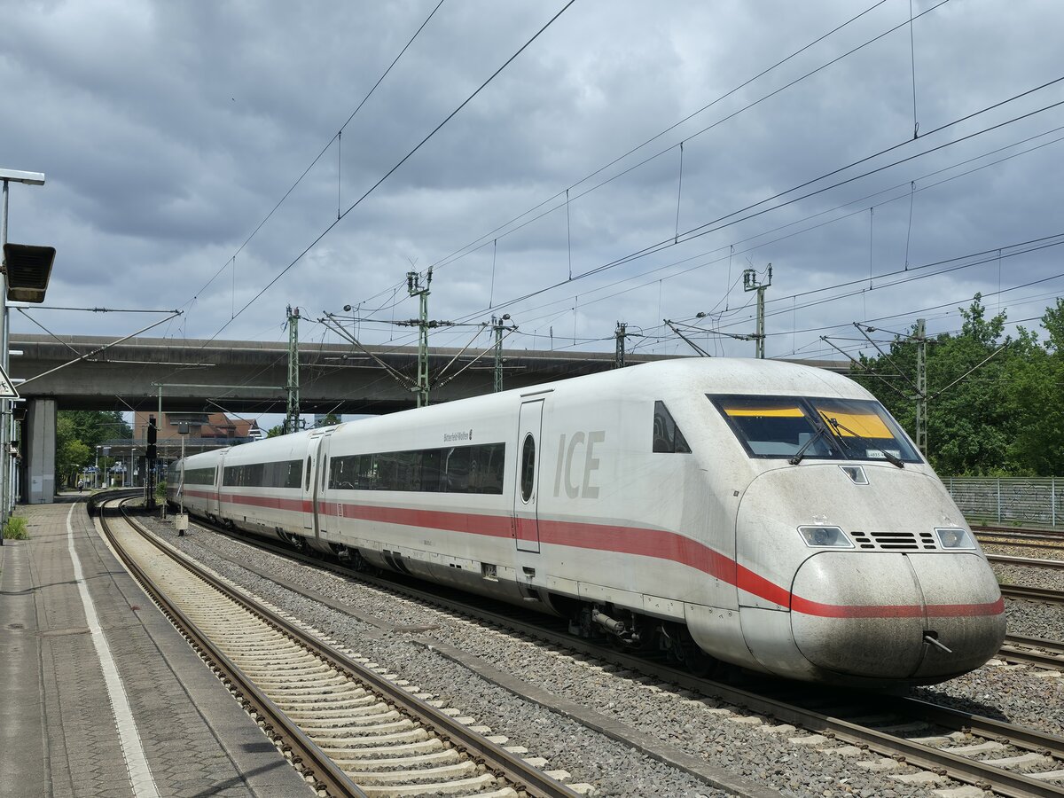 BR 402 015 ( Bitterfeld-Wolfen ) als (ICE 689 Hamburg-Altona -> Mnchen Hbf) bei der Ausfahrt HH-Harburg. 19.06.2025