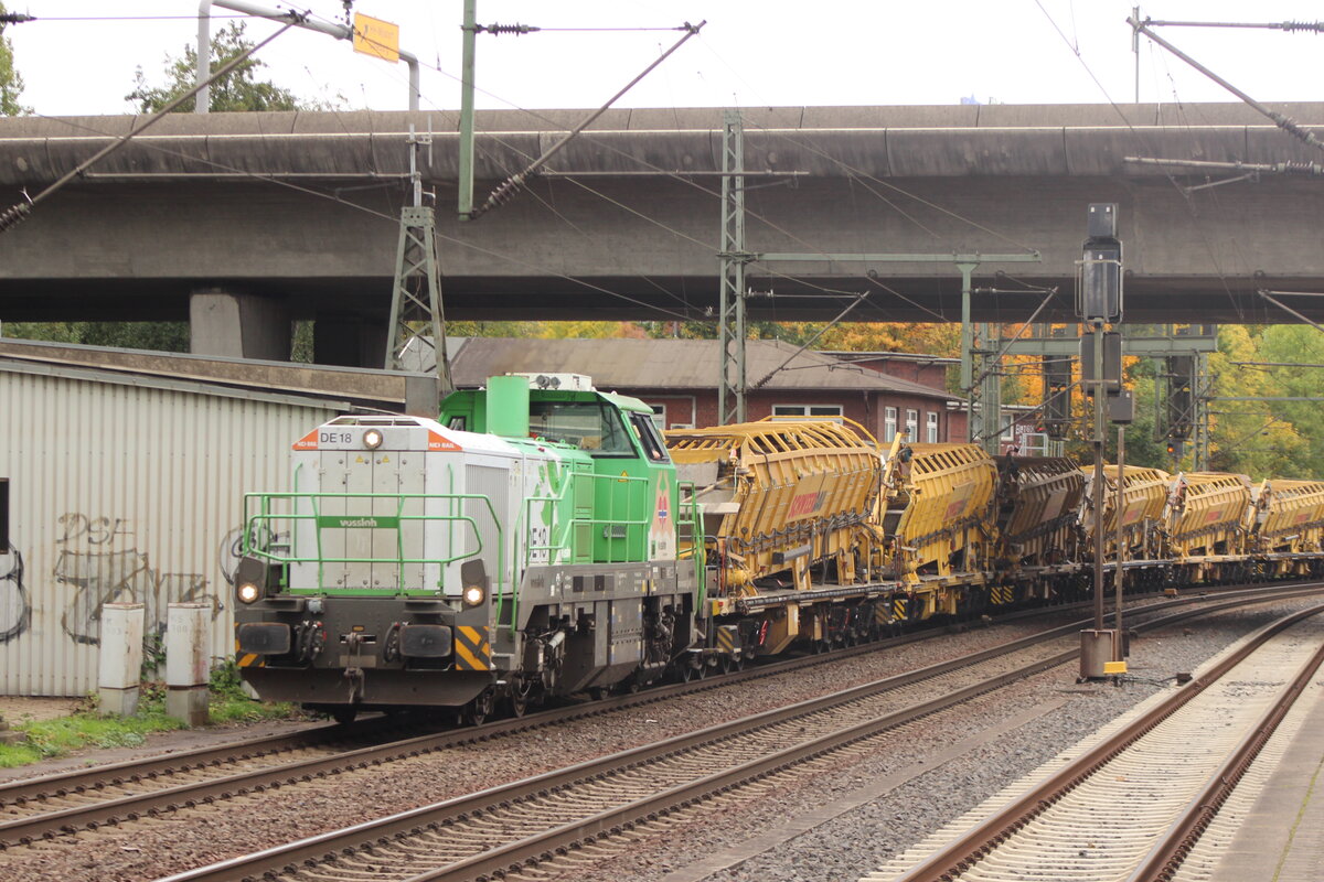 BR 4185 002-7 D-NXRL von NexRail mit einem Bauzug bei der Durchfahrt HH-Harburg Richtung Abstellung Hamburg-Harburg. 9.Oktober 2025