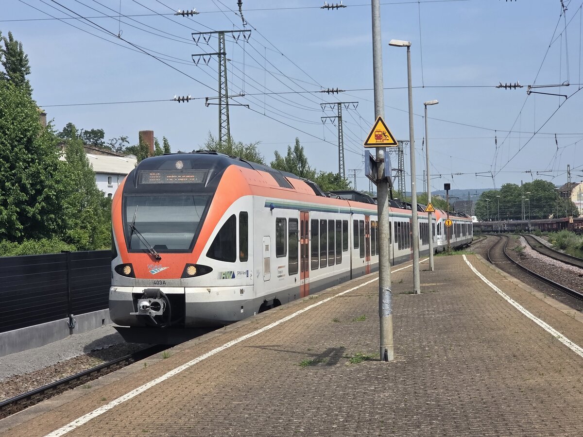 BR 428 137/637 (403) + 428 139/639 (405) als (RB10 / VIA25019 Neuwied -> Frankfurt(Main)Hbf) bei der einfahrt Koblenz-Ltzel. 14.06.2025