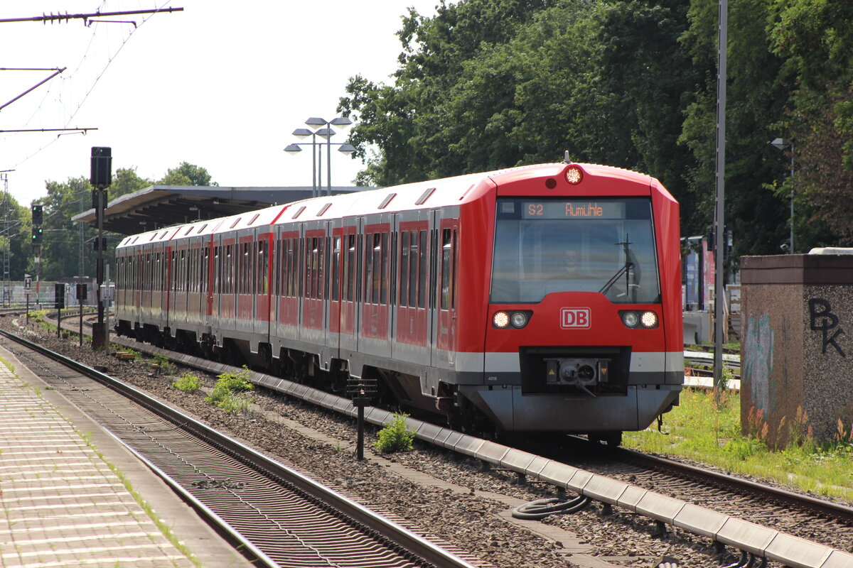 BR 474 016 + 474 105 als (S2 Altona -> Aumhle) bei der Ausfahrt HH-Bergedorf in Richtung Reinbek. 9.Juli 2025