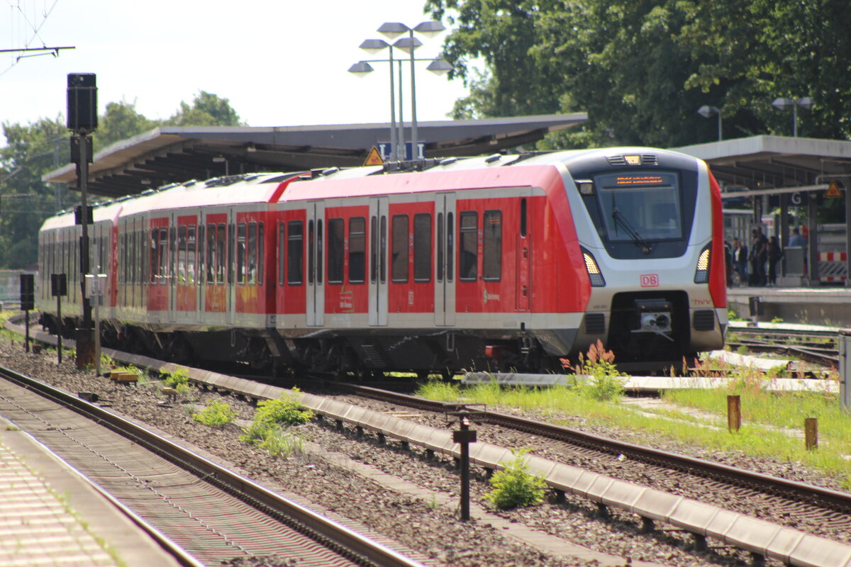 BR 490 001 + 490 040 bei der Ausfahrt HH-Bergedorf in die Abstellung Bergedorf. 9.Juli 2025