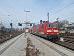 BR 112 108 ('Wölkchen') bei der einfahrt Hamburg Hbf als (RE70 Kiel Hbf -> Hamburg Hbf). 30.Januar 2024