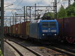 BR 482 033-8 (185 063-3) von PRESS mit Containerzug bei der Durchfahrt HH-Harburg.