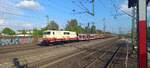 BR 111 212-7 ( Lorely ) mit dem UrlaubsExpress bei der Durchfahrt HH-Harburg.