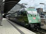 BR 101 039-6 (Fahrziel Natur 2) steht am Hamburg Hbf mit (IC 2214/IC 2216 Köln Hbf - Itzehoe)