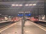 Am Bahnhof Mnchen Hbf Trafen sich am Abend BR 111 011-3 mit (RB16 Mnchen Hbf -> Treuchtlingen) und BR 111 062-6 (Nicht Einsteigen).