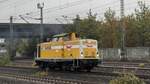 BR 211 015-3 von H.F. Wiebe bei der Ausfahrt HH-Harburg.  19.Oktober 2024