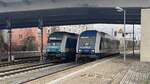 Am Bahnhof Regensburg Hbf Treffen sich die Beiden Eurorunner 223 069 und 223 081.