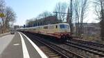 BR 111 212-7 ( Lorely ) mit dem Rheingold-Sonderzug auf dem Weg nach HH-Altona, von wo aus eine BR 218 den Zug Weiter nach Westerland fhrt.  20.Mrz 2022