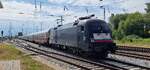 BR 182 519 mit den Rheingold fr die Hanse Sail 2022 bei der Einfahrt Rostock Hbf.