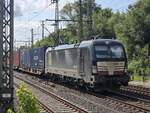 BR 193 607 von Beacon mit einen Containerzug bei der Durchfahrt HH-Harburg -> Hamburg Hafen.