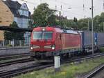 BR 6193 042 mit KLV-Zug bei der Durchfahrt Koblenz Hbf.
