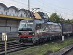 BR 193 543 von SBB Cargo International mit einen KLV-Zug bei der Durchfahrt Koblenz Hbf. 14.06.2025