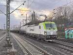 BR 193 896-8 von Captrain mit Kesseln bei der Durchfahrt HH-Harburg. 20.Dezember 2024