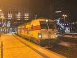 BR 193 022 (Weihnachts Vectron) der CD als (EC 173 Hamburg-Altona -> Budapest-Nyugati) bei der Ausfahrt Hamburg Hbf. 22.Dezember 2024