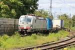BR 7193 301-7 D-TXL mit KLV-Zug durch Mainz-Bischofsheim.