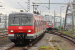 BR 420 456 + 420 467 als (S2 Altomnster -> Erding) bei der Einfahrt.