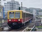 BR 485 auf der S85 nach Pankow bei der einfahrt Berlin Ostkreuz.