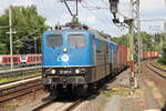 BR 151 085-8 und BR 140 ???-? von EGP mit Containerzug bei der Durchfahrt HH-Bergedorf.