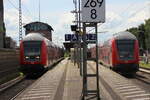 Links BR 146 280 (RE 1 / RE 4313 Hamburg Hbf -> Rostock Hbf) und Rechts 146 216-7 (RE 1 / RE 13012 Bchen -> Hamburg Hbf) Treffen sich im Bahnhof HH-Bergedorf.
