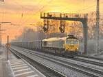 BR 3 650 003-8 (66004) mit Gterzug durch Dedensen-Gmmer Richtung Westen.
