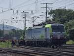 BR 475 406 von BLS Cargo mit einen Containerzug bei der Vorbeifahrt DB Museum Koblenz -> Bonn. 14.06.2025