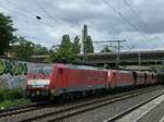 BR 189 031-8 + BR 189 033-4 ziehen den Kohlezug durch den Bahnhof HH-Harburg.
