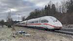 BR 412 028 (Tz. 9028) als (ICE 1218 Innsbruck Hbf -> Berlin Gesundbrunnen) durch Aling. 21.Dezember 2024