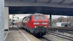 BR 218 433-1 als (RE2 / RE 4860 Mnchen Hbf -> Hof Hbf) bei der Ausfahrt Regensburg Hbf. 21.Dezember 2024