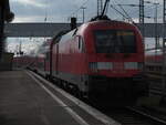 BR 182 015 mit seinen (FEX19849 Berlin-Lichtenberg -> Flughafen BER) bei der Ausfahrt Berlin-Lichtenberg. 1.Mrz 2025