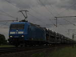 BR 145 030-7 (145 085-7) mit Autos durch Dedesen-Gmmer Richtung Wunstorf. 17.Mai 2025