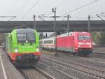 BR 182 517 (242.517) von FlixTrain warten das BR 101 104-8 mit Ihrem IC aus dem Bahnhof HH-Harburg Rausgefahren ist.