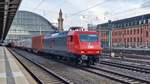 BR 145 022-0 von MEG mit einen Containerzug bei der Durchfahrt Bremen Hbf.