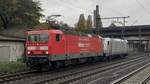 BR 143 637 holte 185 572-5 aus Hamburg ab und fuhrt Durch HH-Harburg.
