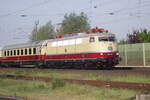 BR 103 001 (E03 001) mit einen Sonderzug bei der Durchfahrt Haste -> Hannover Hbf. 14.Mai 2022