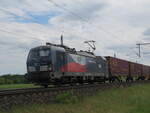 BR 383 001-5 mit Containern durch Dedensen-Gmmer Richtung Wunstorf.